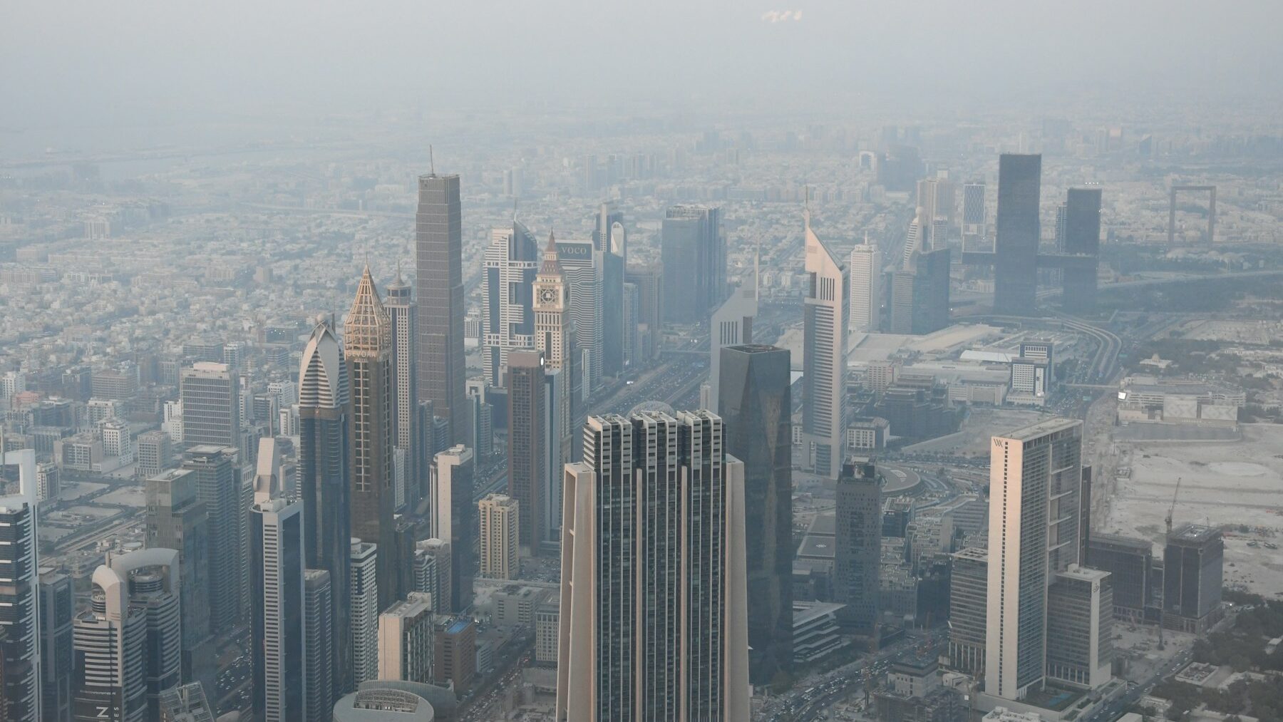 منظر جوي لأبراج سكنية في دبي
