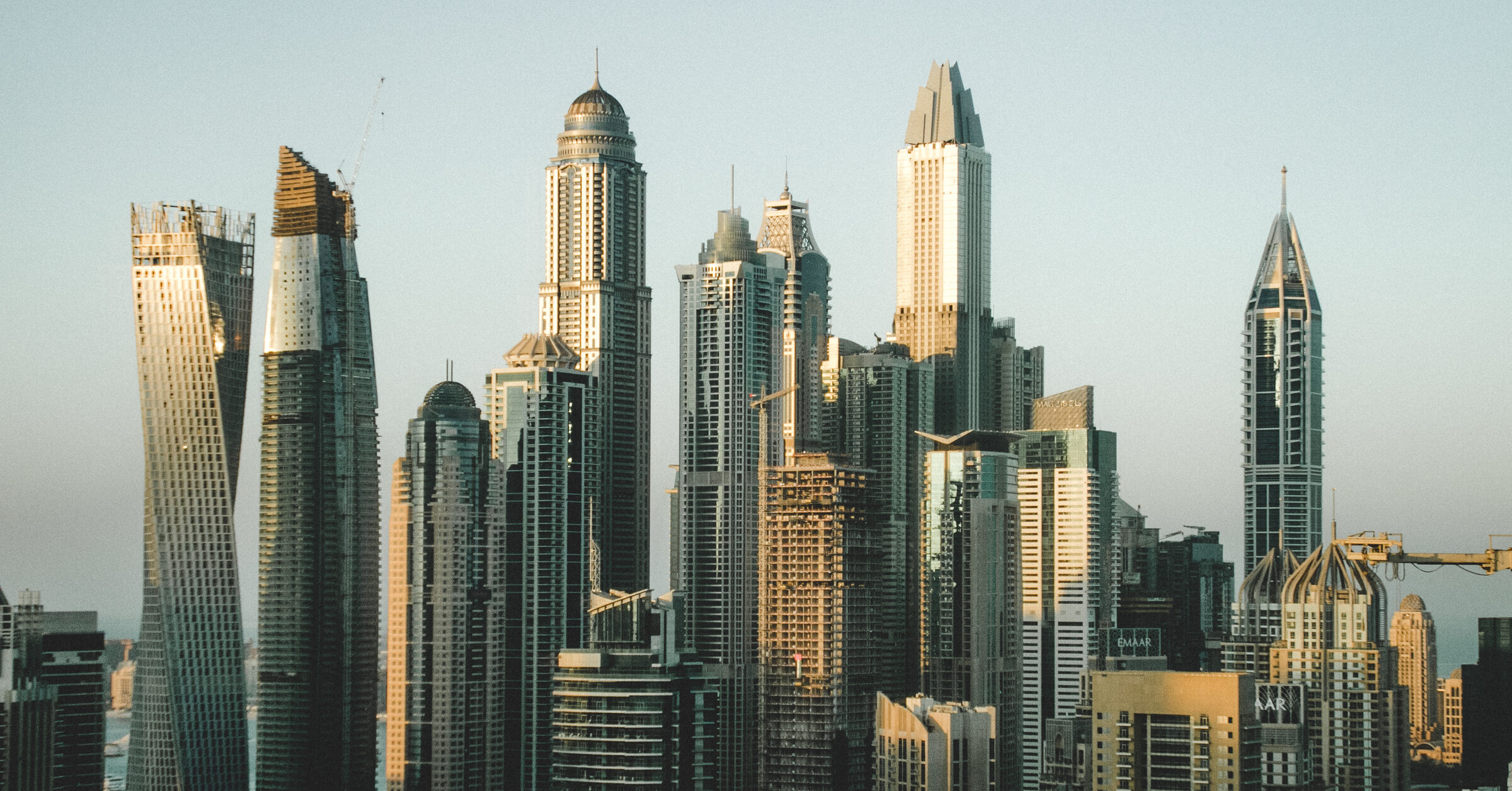 أبراج سكنية في حيّ داخلي بدبي