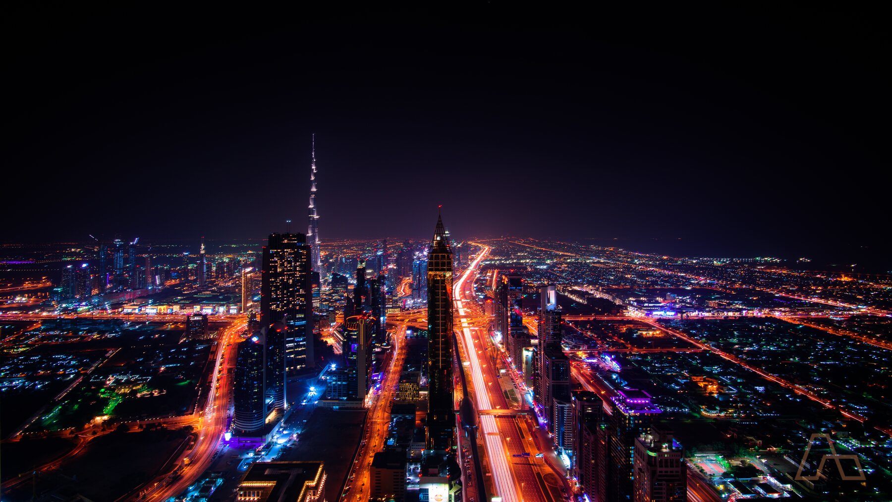 الضرائب على عقارات دبي للمشترين الأجانب: ما تدفعه هنا فعلًا، وما يبقى عليك في بلدك
