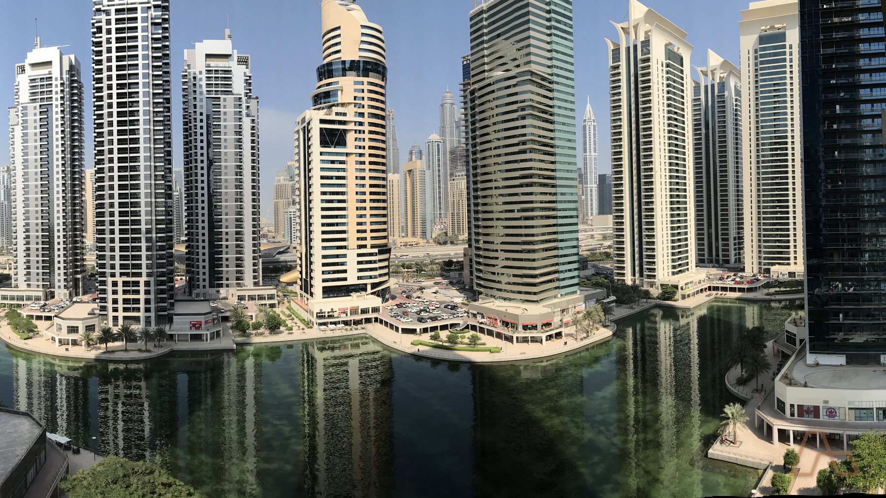 A Dubai residential cluster around the JLT lakes