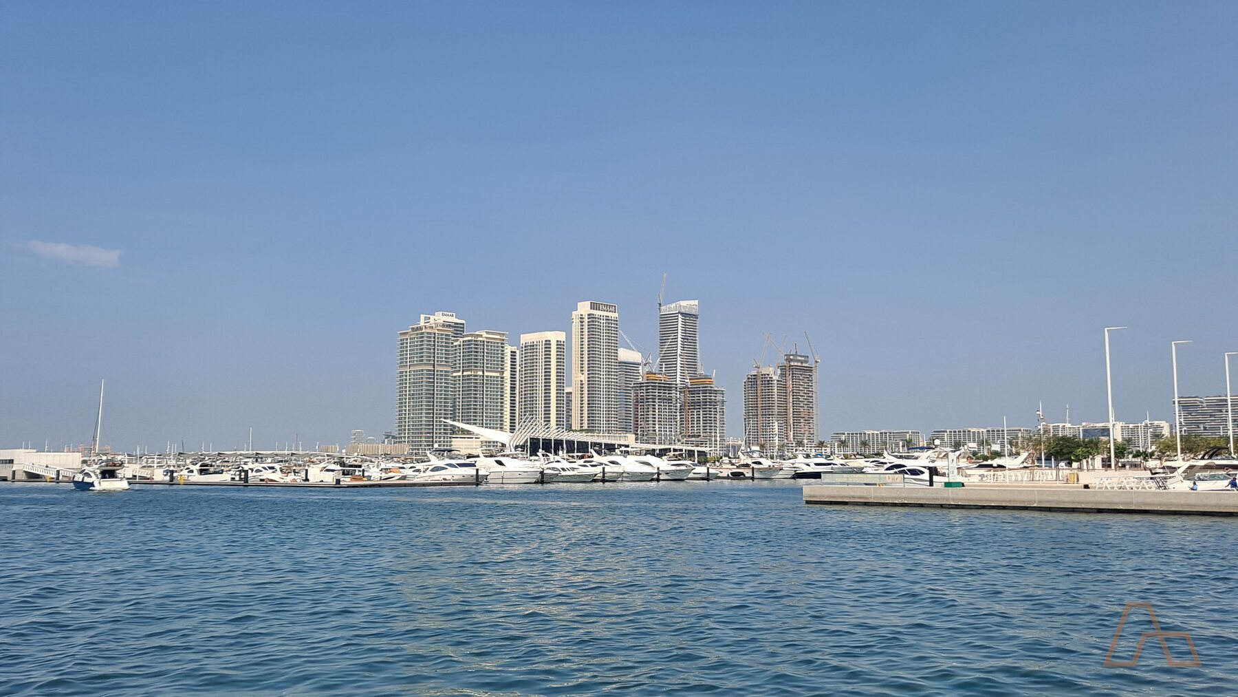 واجهة دبي مارينا المائية