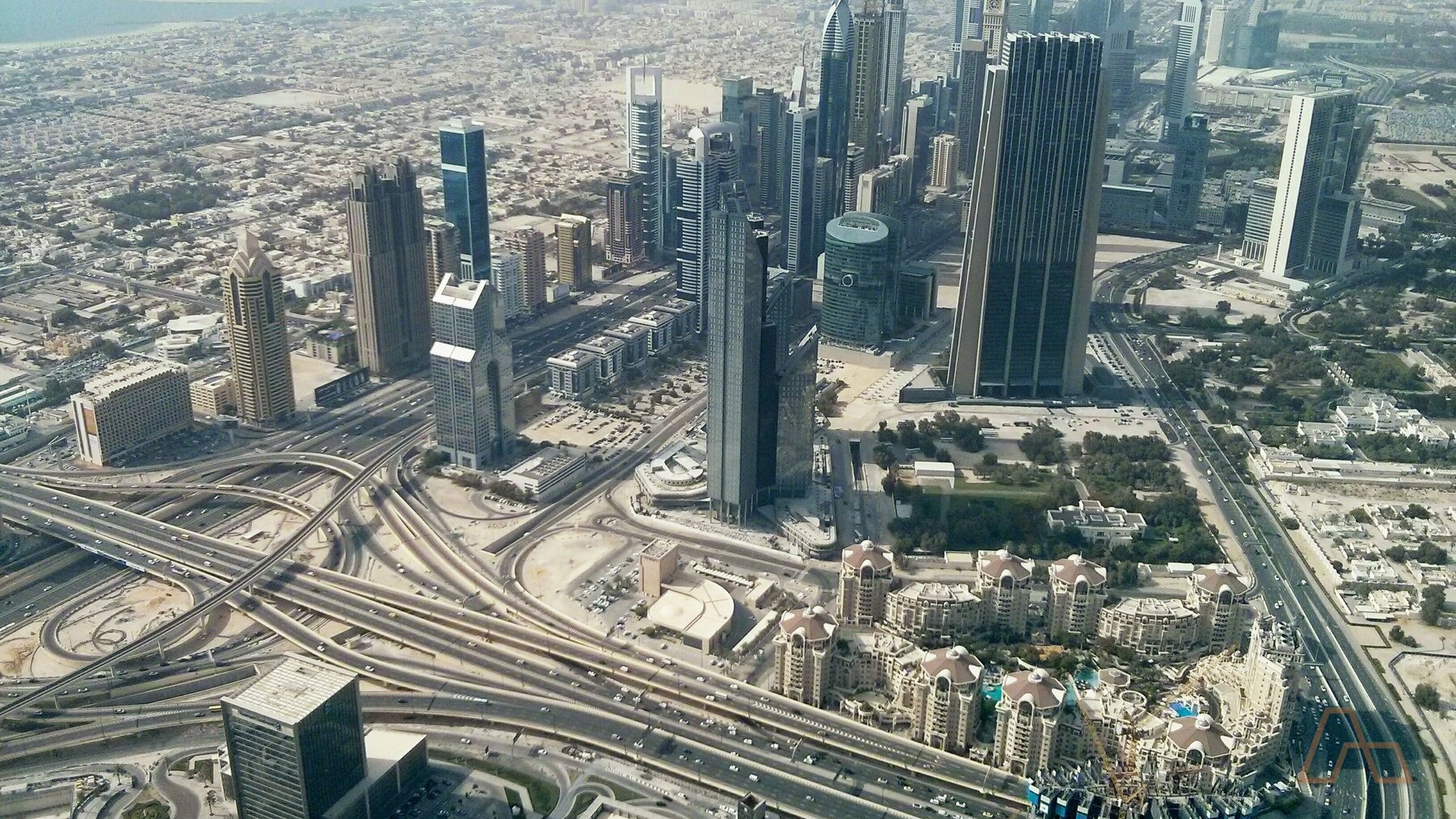 الشبكة السكنية في دبي من الأعلى